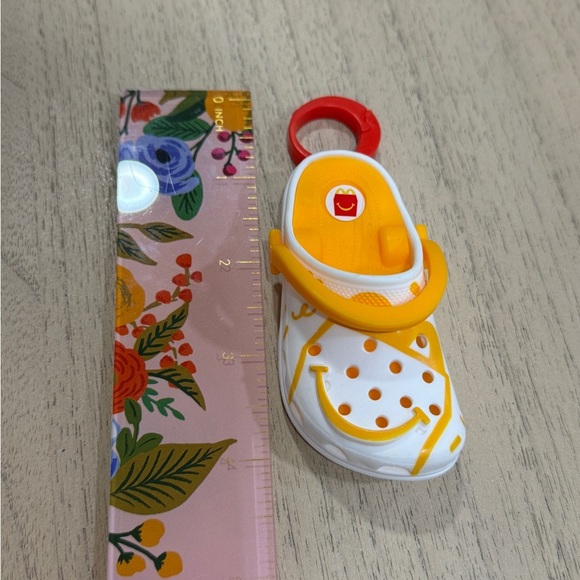 McDONALD'S X CROCS keychain HAPPY MEAL Miniature #7 #1 Character toy - Picture 6 of 9
